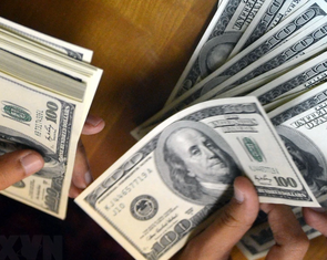 Giá USD tự do nóng trở lại, ngân hàng cũng bán vọt đỉnh cũ