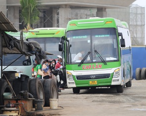 'Bến cóc' lộng hành đường Võ Chí Công, TP Thủ Đức, được tổ chức như bến xe