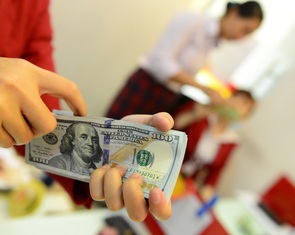 Giá USD ‘chợ đen’ tăng dựng đứng, thêm diễn biến mới về lãi suất