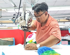 Kiếm việc khó, bỏ phố về quê