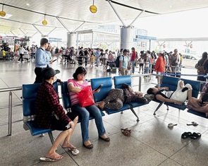 Giữ lịch sự nơi công cộng: đừng 'phun độc', gây hãi hồn cho người khác