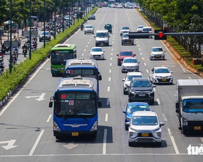 Các tuyến xe buýt đổi lộ trình trong thời gian làm hầm chui Nguyễn Văn Linh
