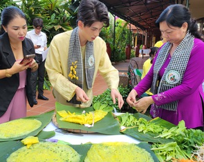 Cần Thơ làm bánh xèo 3 mét đãi khách miễn phí tại Lễ hội bánh dân gian Nam Bộ