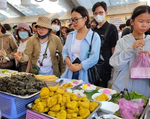 870.000 lượt khách đến Lễ hội bánh dân gian Nam Bộ