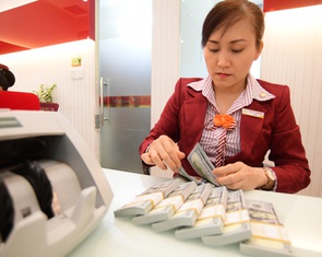 Giá USD ngân hàng kịch trần ngày thứ tư liên tiếp