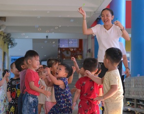 Bên trong trường mầm non tính tăng học phí gần 8 triệu đồng/tháng có gì?