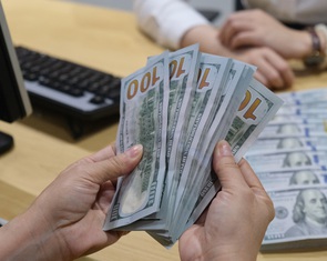 Giá USD tự do bắt đầu hạ nhiệt