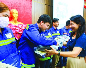 Để người thu gom rác thấy không đơn độc