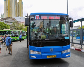 Xe buýt kết nối sân bay Tân Sơn Nhất chạy cả ngày lẫn đêm dịp lễ 30-4 và 1-5