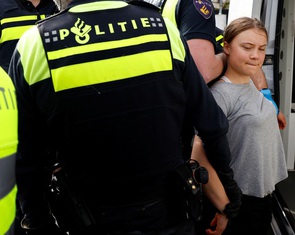 Nhà hoạt động môi trường nổi tiếng Greta Thunberg bị cảnh sát Hà Lan bắt