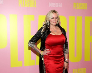 Sao phim người lớn Stormy Daniels chê ông Trump không phải đàn ông đích thực