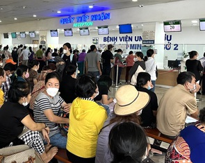 Bệnh viện Ung bướu TP.HCM quá tải, bệnh nhân ung thư chờ 4-6 tuần mới được xạ trị