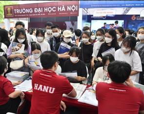 Sinh viên tố Trường đại học Hà Nội thất hứa về học phí, nhà trường nói gì?