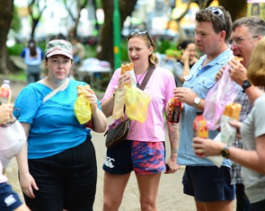 Khách quốc tế thích thú với Lễ hội Bánh mì Việt Nam