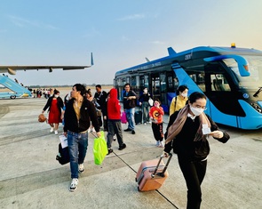 Khó 'hạ nhiệt' giá vé vì hãng bay chỉ lãi 1 USD/hành khách?