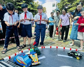 Học sinh hào hứng trải nghiệm làm 'công dân số'