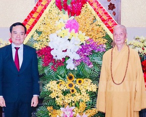 Phó thủ tướng Trần Lưu Quang thăm, chúc mừng Đại lễ Phật đản tại TP.HCM