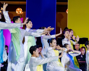 Nghe Chú đại bi, kinh Bát nhã đêm Thuyền từ qua bến giác mùa Phật đản