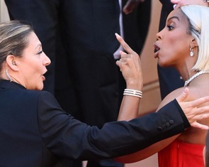 Kelly Rowland 'náo loạn' mắng nhân viên an ninh ngay trên thảm đỏ Cannes