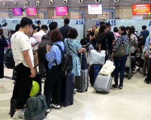 Bộ trưởng nói 'tỉ lệ thuế, phí trong giá vé máy bay rất ít', cụ thể bao nhiêu?