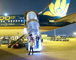 Rốt cuộc giá vé máy bay đắt đỏ do đâu?