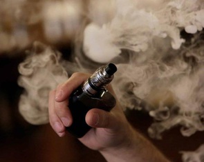 Một năm có hơn 1.200 người nhập viện vì thuốc lá điện tử