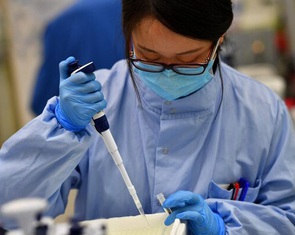 Cảnh báo biến thể COVID-19 mới lây nhanh hơn, né miễn dịch tốt hơn