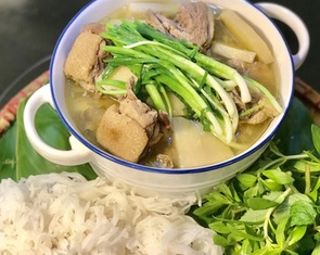 Tết Đoan ngọ vui vầy với nhót, mận, rượu nếp và lá móng, giờ còn không?