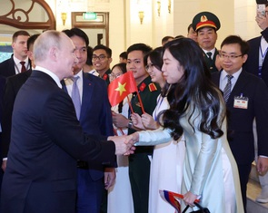 Tổng thống Putin xúc động khi gặp gỡ cựu sinh viên Việt Nam tại Nga
