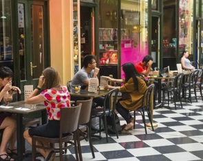 Thị trường chứng khoán châu Á 'sốt ruột' chờ tin mới về lạm phát, lãi suất