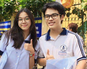 Những cái ôm của mùa thi tốt nghiệp