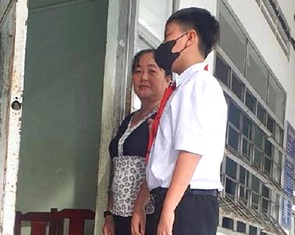 Học bổng 'Chắp cánh ước mơ': Con phải là chiến binh