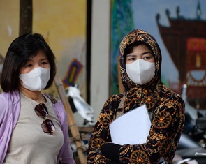 Học sinh giỏi 4 năm vẫn trượt lớp 10 công lập Hà Nội, phụ huynh mang hồ sơ đi nộp tràn tuyến