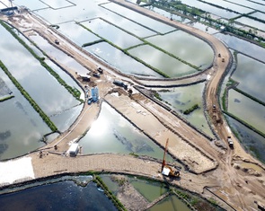 Cử tri đề nghị cân nhắc dùng cát biển làm đường cao tốc, Bộ Giao thông vận tải nói gì?