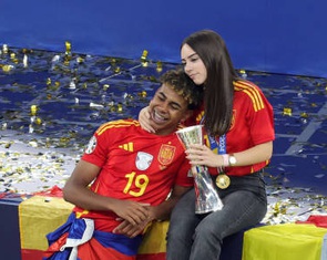 Thần đồng Yamal công khai bạn gái sau chức vô địch Euro 2024