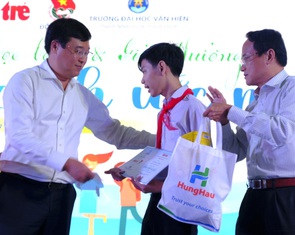 Chắp cánh ước mơ vươn tới tương lai cho học sinh miền Tây