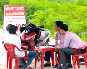 Siết nạn cò đất tung hoành, không còn cảnh tay ngang dễ dàng làm môi giới bất động sản từ 1-8?