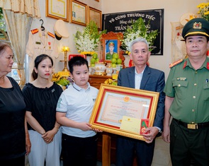 Truy tặng Huân chương Bảo vệ Tổ quốc cho phó trưởng công an phường ở Huế hy sinh