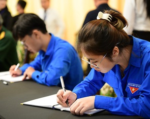 Tổng Bí thư Nguyễn Phú Trọng là ánh sáng cho thế hệ trẻ soi mình phấn đấu