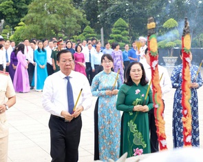 Lãnh đạo TP.HCM dâng hương tưởng niệm các Anh hùng liệt sĩ