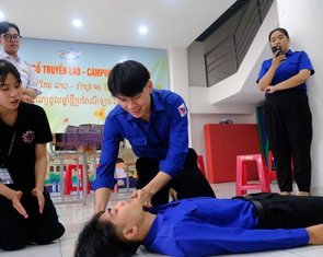 Sinh viên y khoa biên soạn, tặng cộng đồng hơn 2.000 cẩm nang sơ cấp cứu