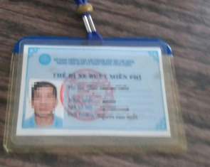 Người già đi xe buýt miễn phí tố bị phân biệt đối xử, trung tâm quản lý giao thông nói gì?