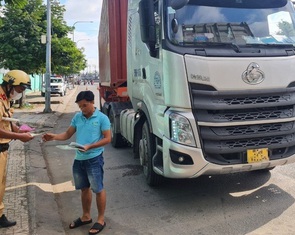 Dữ liệu chậm trễ, TP.HCM khó tước phù hiệu hàng nghìn xe chạy quá tốc độ