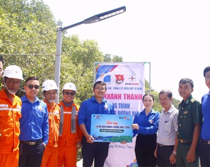 Chiến sĩ tình nguyện góp sức cùng Thạnh An vươn mình