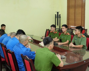 Khởi tố 6 bị can trong vụ lan truyền thông tin ‘cô gái lây HIV cho 16 người’