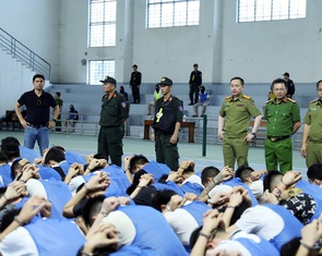 Sao lại giăng bẫy hại đồng bào mình?