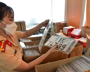 Tin tức sáng 3-8: Đấu giá biển số thu hơn 2.700 tỉ đồng; Cảnh báo bệnh ho gà