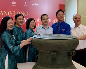 Ngắm bảo vật quốc gia trống đồng Cổ Loa, bát sứ hình rồng ở Những ngày Hà Nội tại TP.HCM
