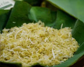Khách Ấn mê bánh cốm Làng Vòng