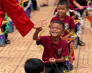 Trung ương Đoàn trao quà trung thu cho thiếu nhi khó khăn ở Tây Nguyên